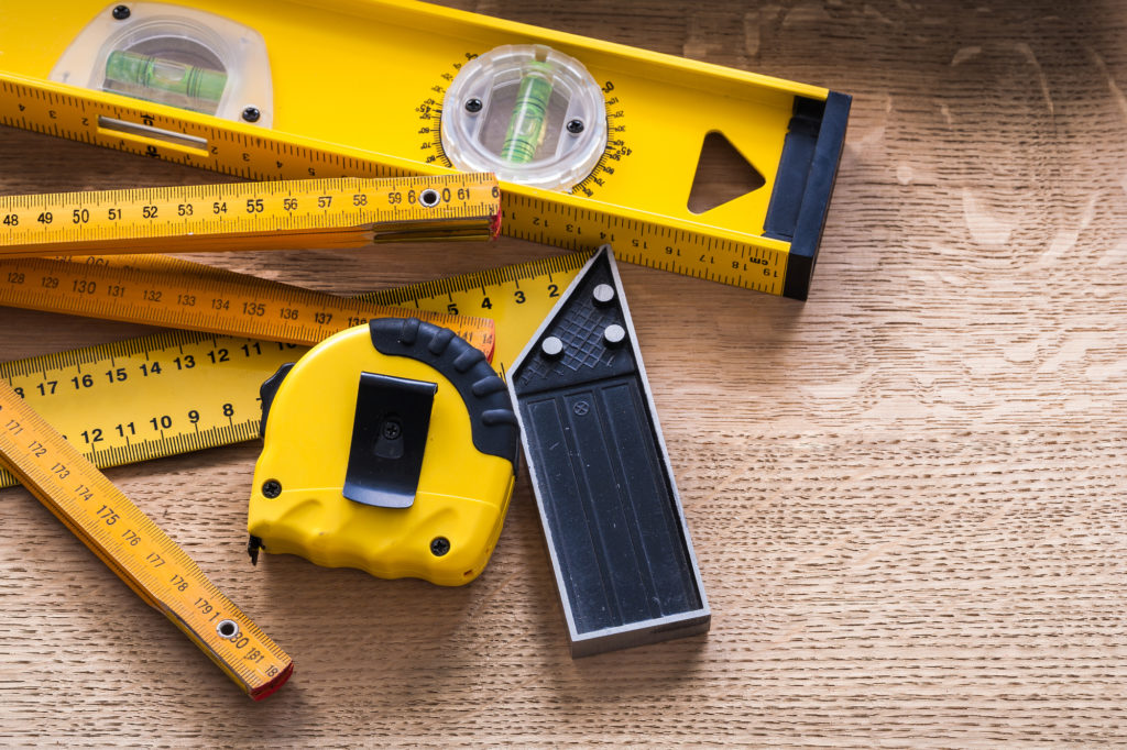 measuring tape and leveler general image